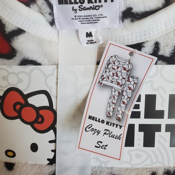 Hello Kitty Pajamas Set Soft Plush Fleece Long Sleeve Top and Pants S, M, L, XL - Picture 2 of 7